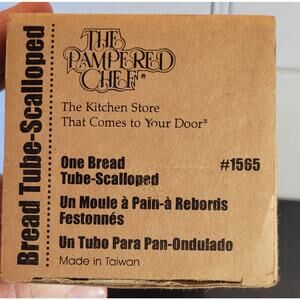 Pampered Chef, Scalloped Bread Tube,  Part #1565, NOS, unused in box